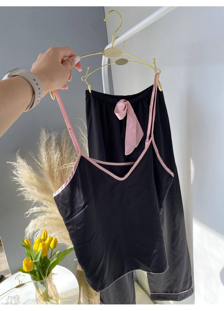 Чорна жіноча шовкова піжама чорна з рожевими вставками / піжама жіноча сатинова чорна на бретелях з бантом / комплект для сну No Brand