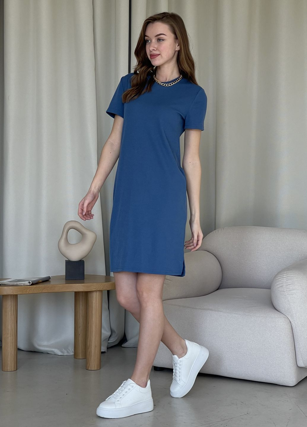Синее повседневный платье-футболка до колена в рубчик черное 700000141 оверсайз, платье-футболка Merlini однотонное