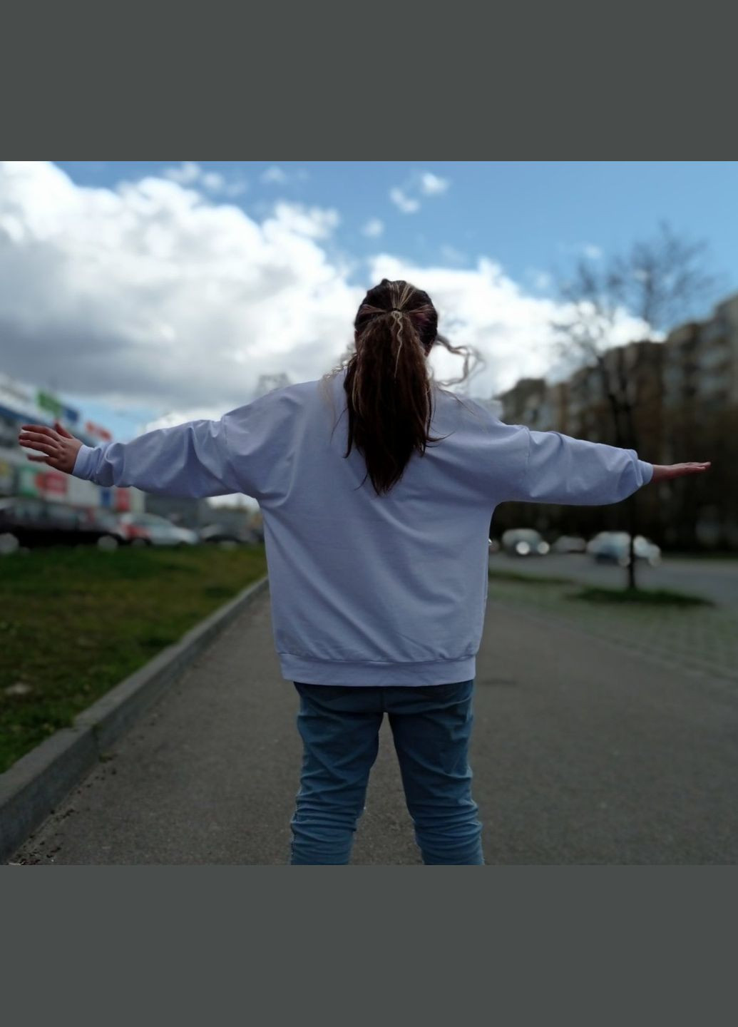 Білий світшот з мереживом 2 Льва (342415029)