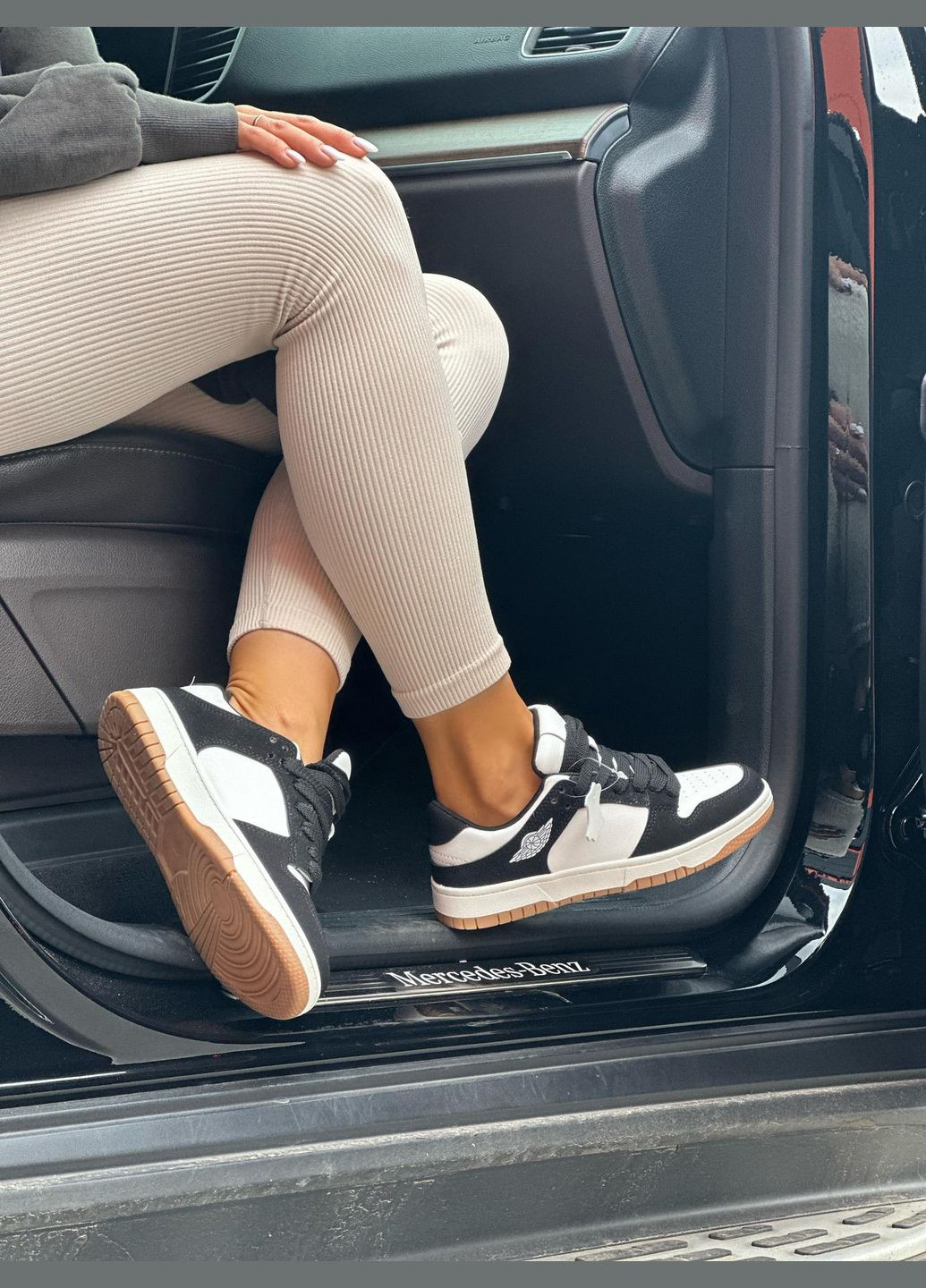 Чорні кеди жіночі чорні білі демісезонні повсякденні стильні класичні кросівки для дівчини No Brand