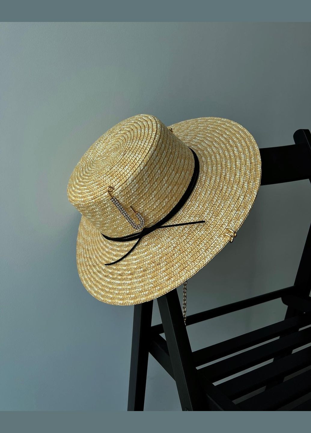Літній солом'яний капелюх канотьє з ланцюгом і пірсингом Seychelles (поля 9 см, золото) No Brand (293943130)