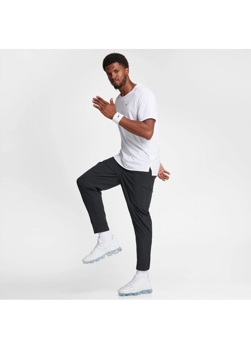 Черные демисезонные брюки Nike