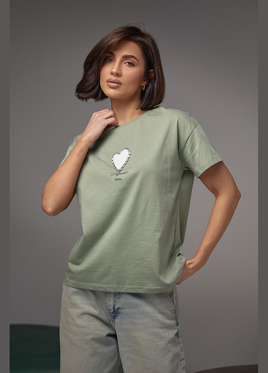 Женская футболка украшена сердцем из бисера и страз - хаки Lurex - (278400652)