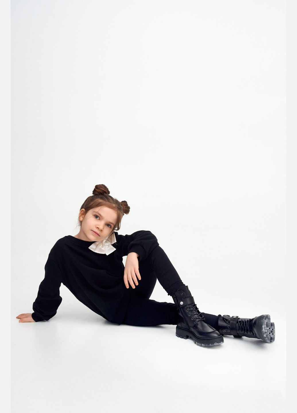 Черные осенние ботинки, цвет черный Estro