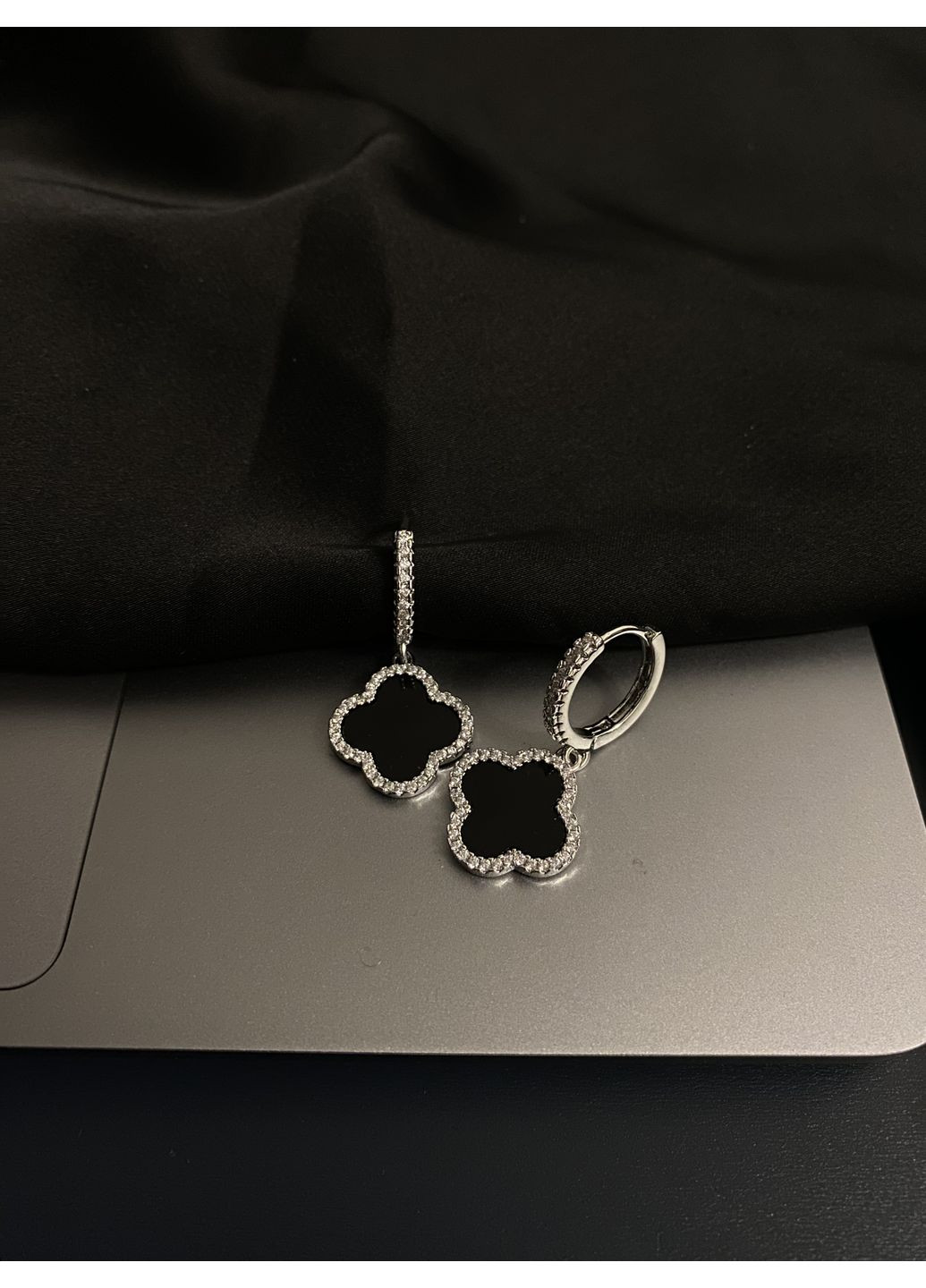 Серьги Клевер круглый замок серебряного цвета 36109 No Brand (370297735)