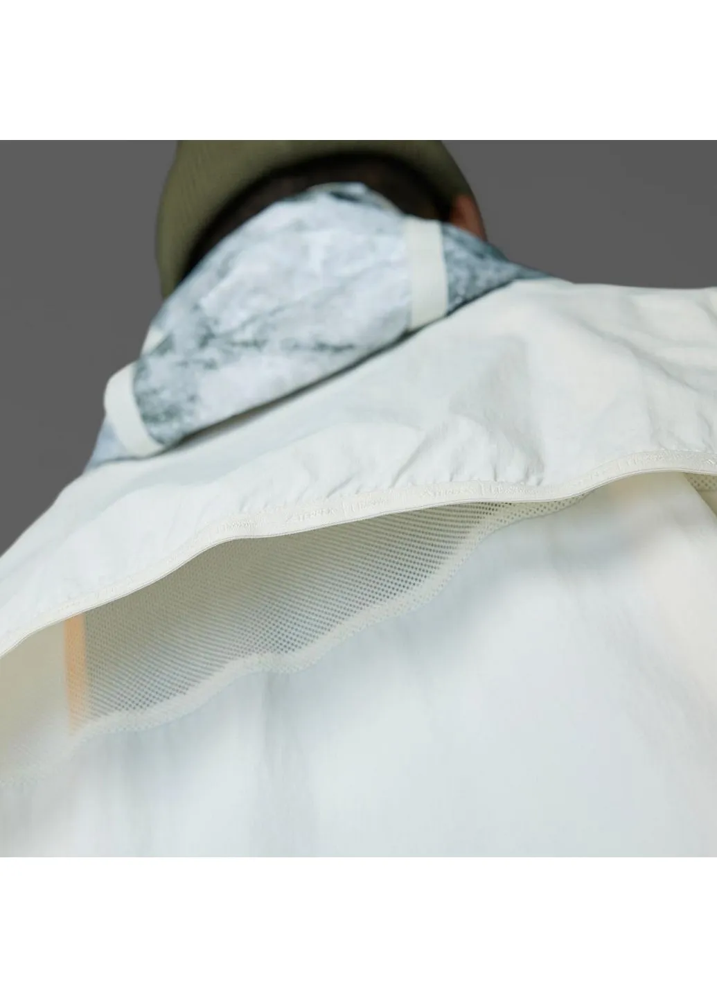 Комбинированная демисезонная куртка nat geo wind.rdy white/grey jd5838 adidas