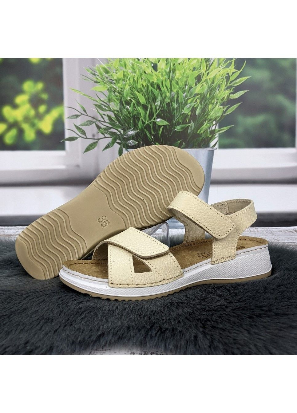 Босоніжки жіночі шкіряні на липучках Inblu (332018019)