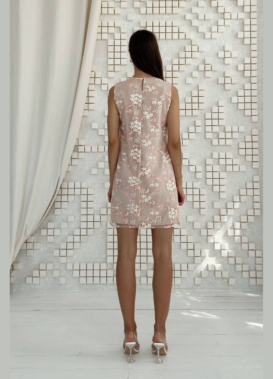 Персикова сукня Nenka з квітковим принтом