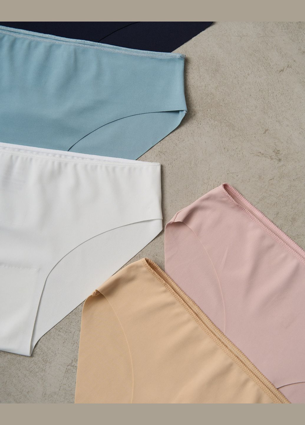 Батальные трусики бесшовные цветные 5 шт. Nicoletta (322126792)