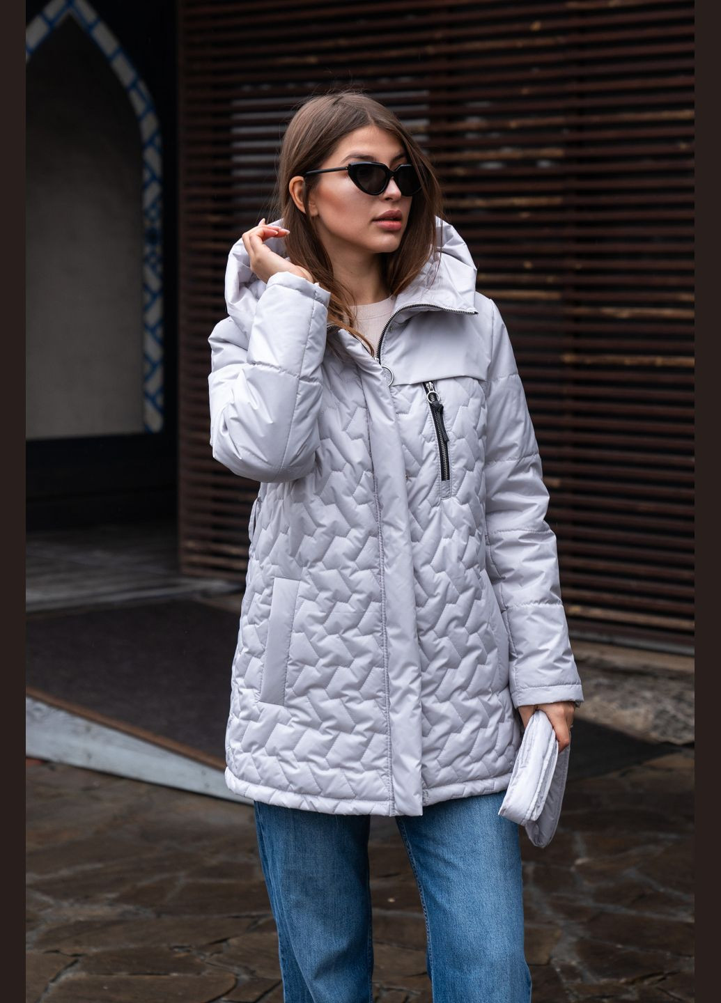 Светло-серая демисезонная куртка MN