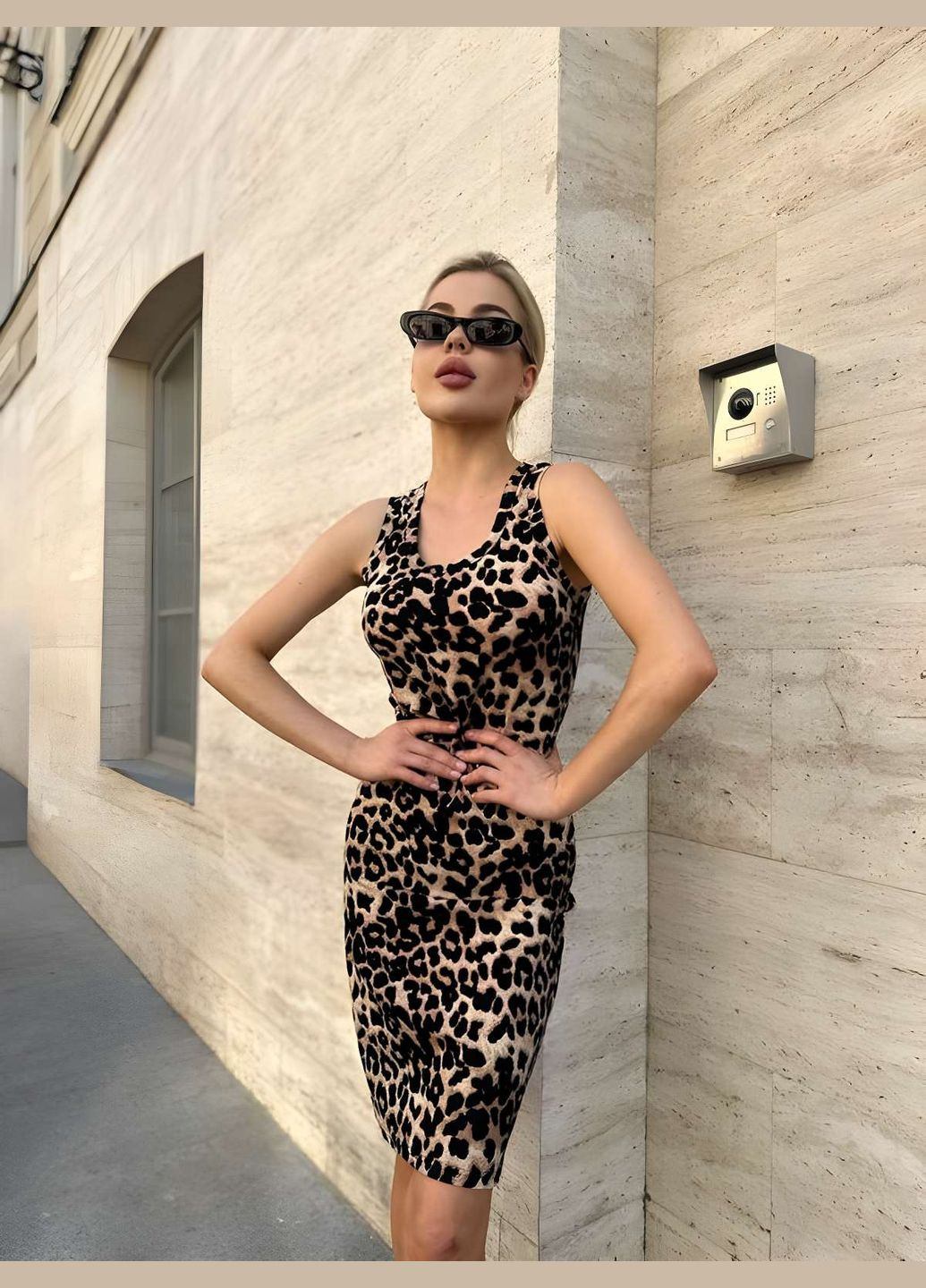Коричневое женское летнее качественное леопардовое обтягивающее платье-майка рубчик лето Україна
