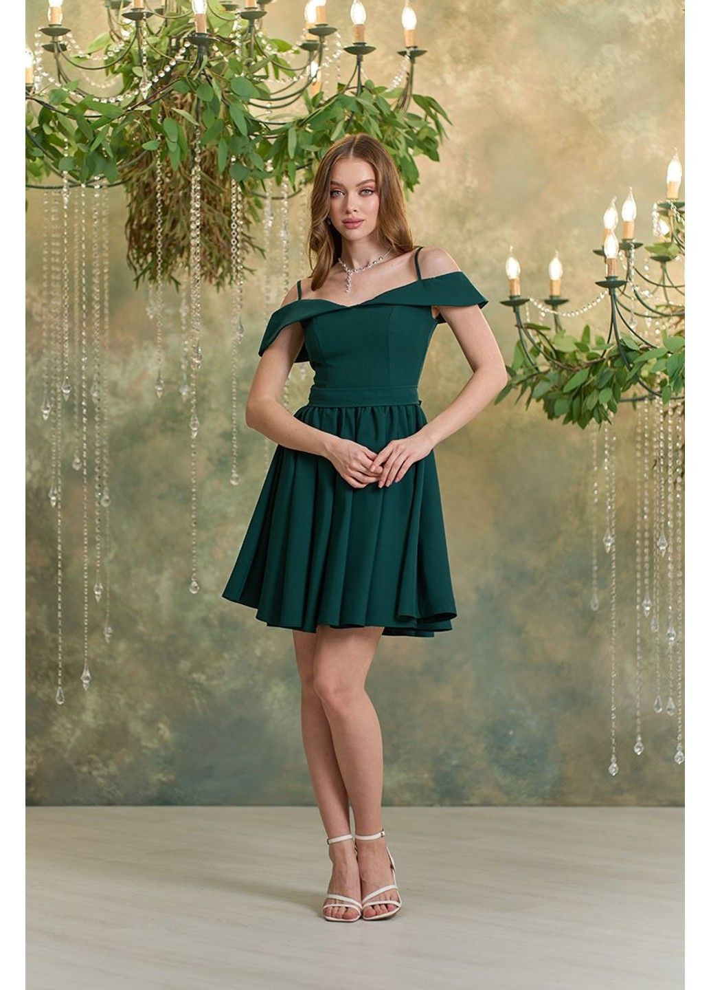 Зеленое коктейльное платье открытые плечи 24045 зеленое Tanita-Romario