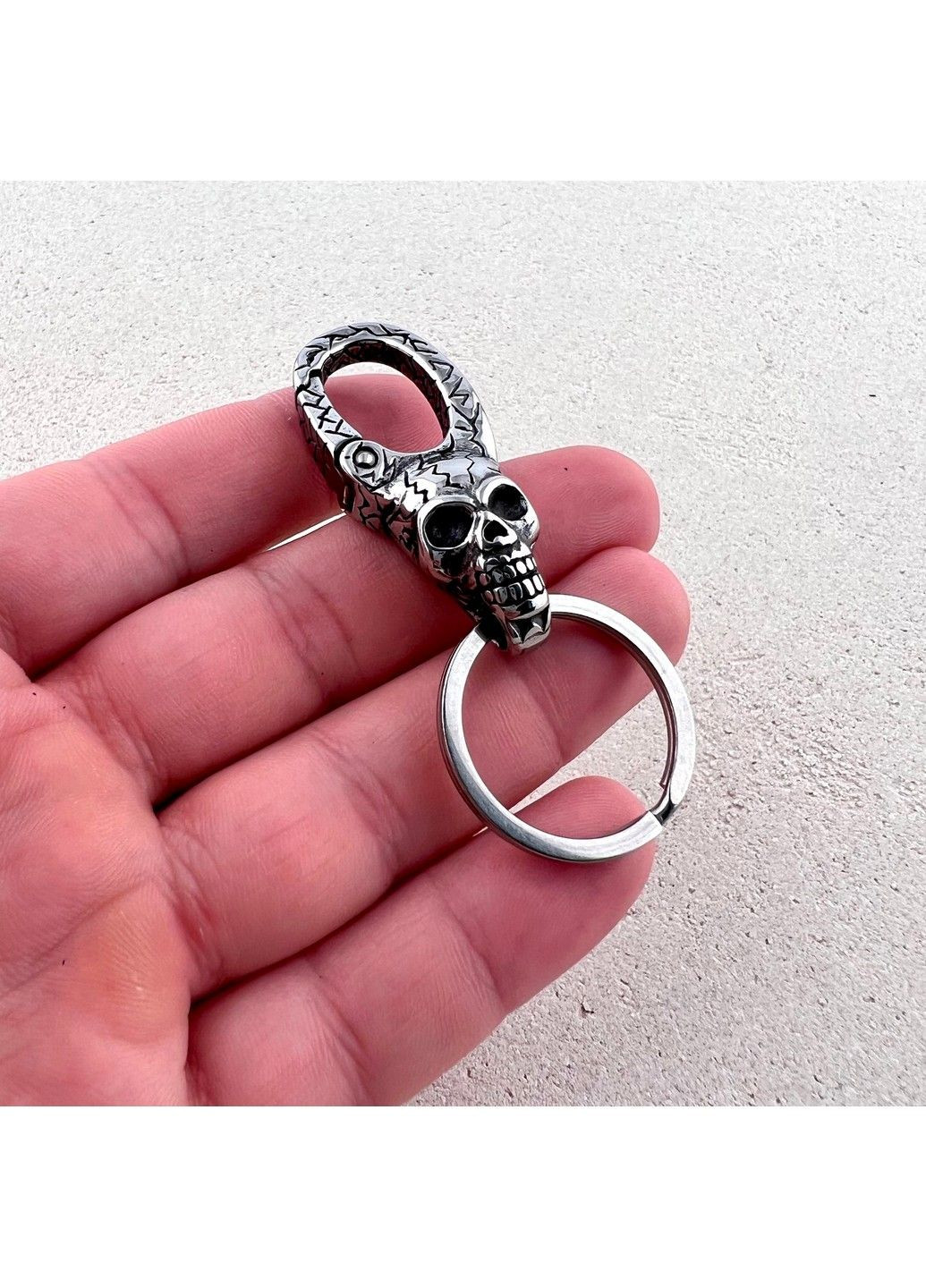 Готичний брелок з черепом для ключів з нержавіючої медичної сталі KC-016 No Brand (299008430)