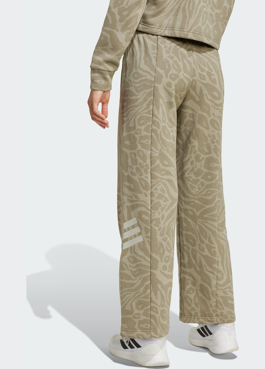 Зеленые спортивные демисезонные брюки adidas