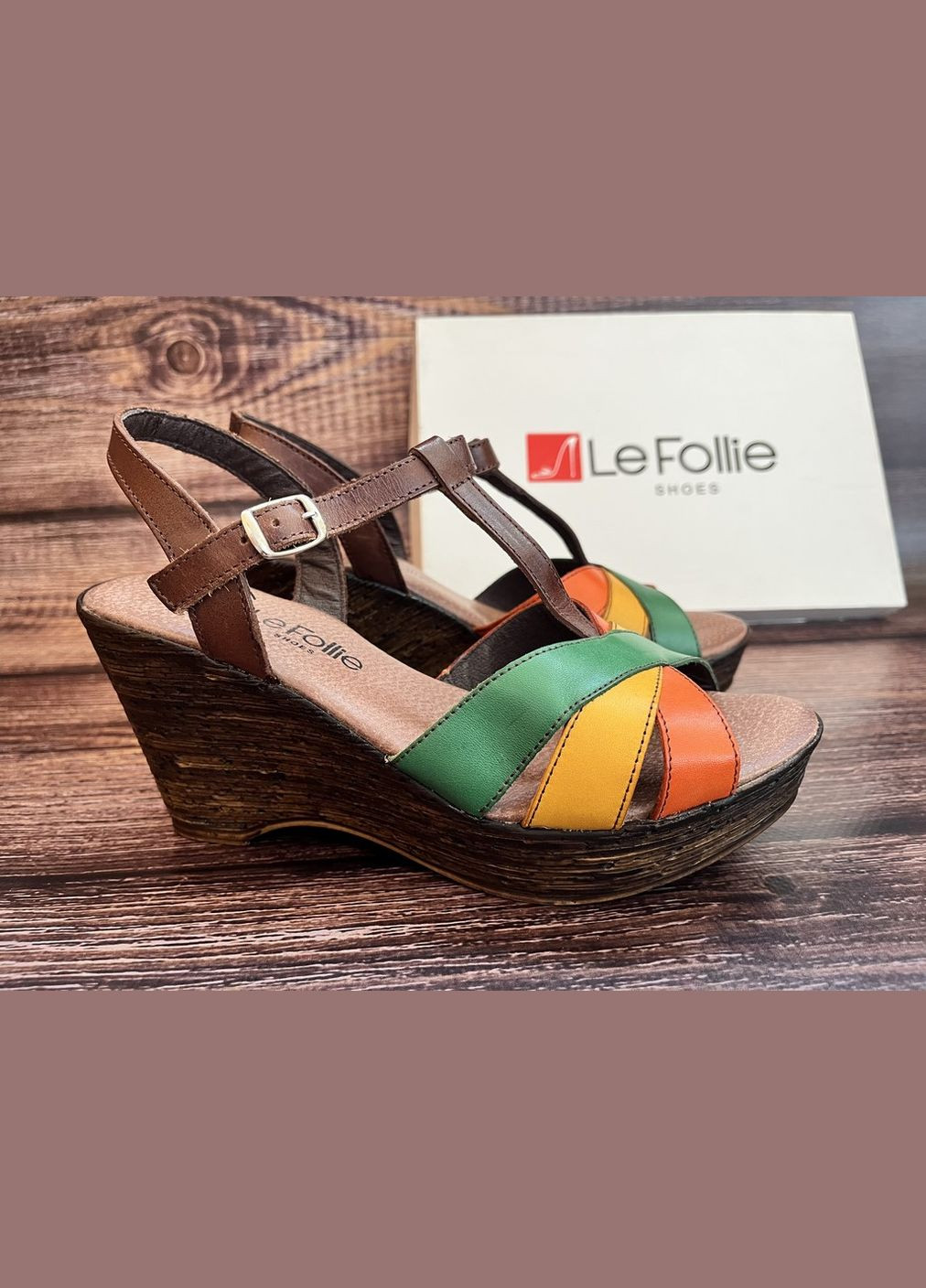 Комбинированные кожаные женские босоножки на танкетке,, испания Le Follie с ремешком