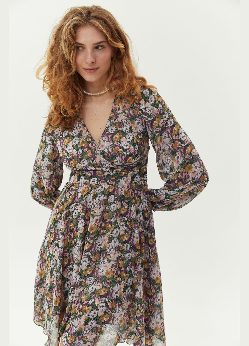 Лілова кежуал сукня на запах Azuri з квітковим принтом