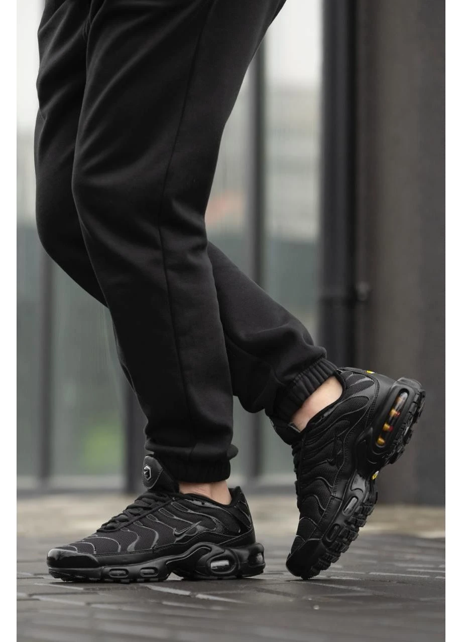 Черные демисезонные кроссовки мужские Nike Air Max Plus Triple Black 604133-050 Найк Аір Макс ТН