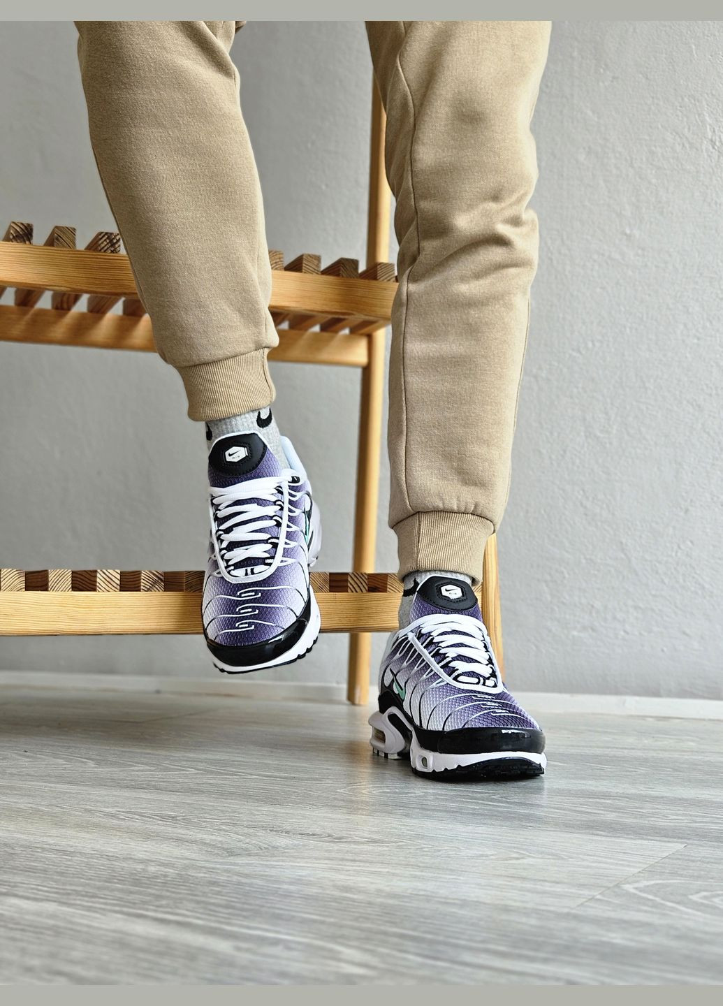 Серые демисезонные кроссовки мужские и женские nike air max tn plus grey \ найк аир макс тн плюс серые No Brand