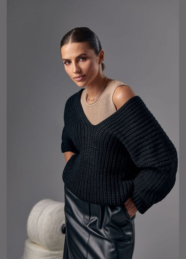 Чорний демісезонний жіночий об'ємний джемпер зі спущеною лінією плеча (1619) Triko Bakh