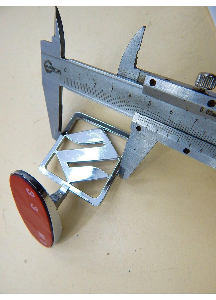 Емблема приціл на капот Хром на скотчі (сплав) Suzuki (369609963)