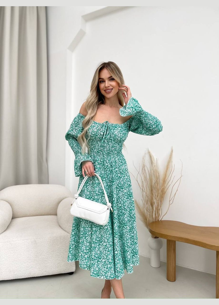 Зеленое легкое платье меди в мелкий цветок зеленого цвета 32145 клеш No Brand с цветочным принтом