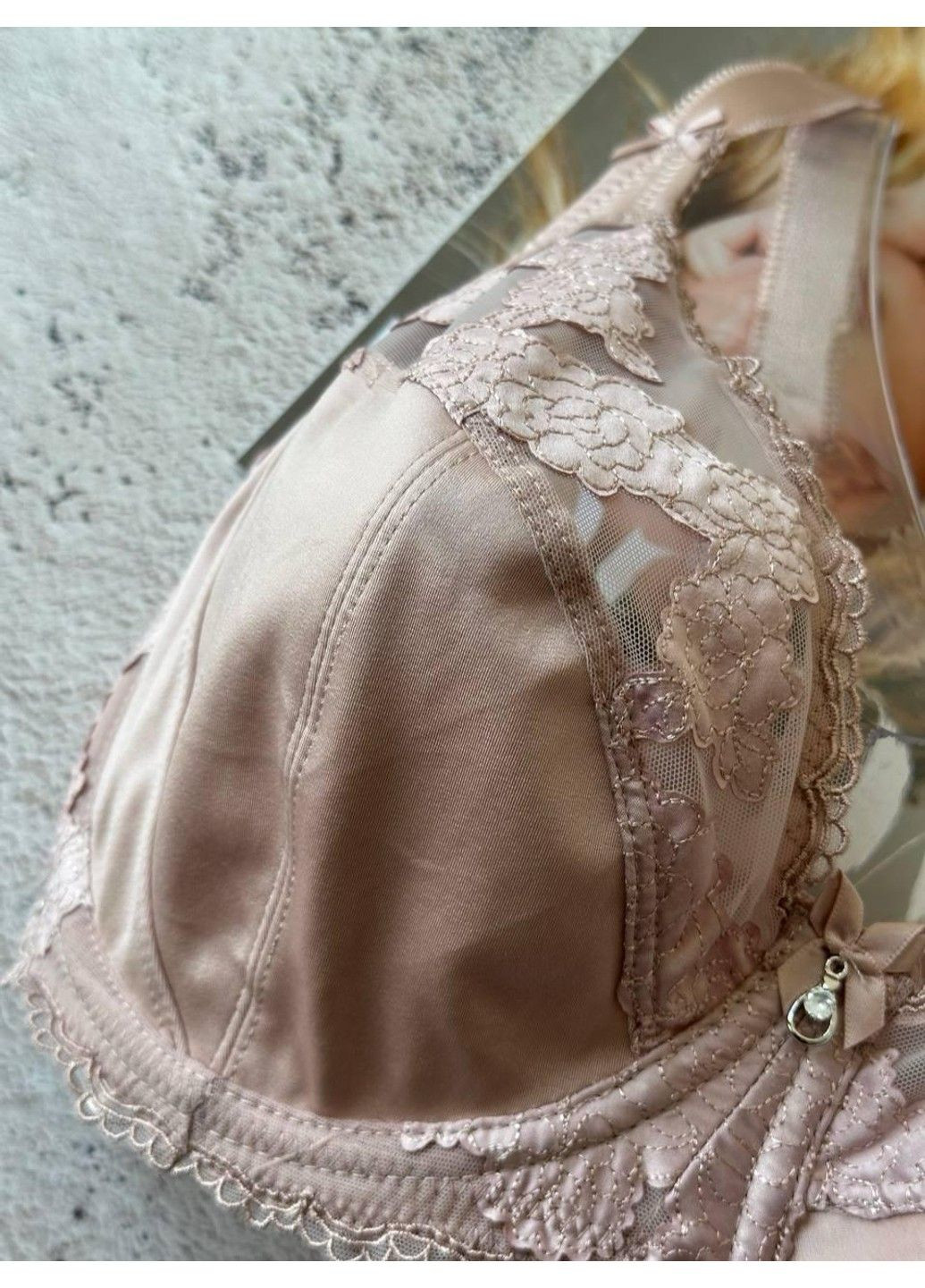 Пудровий бюстгальтер для грудей великого розміру на чашку f пудра Lanny Mode