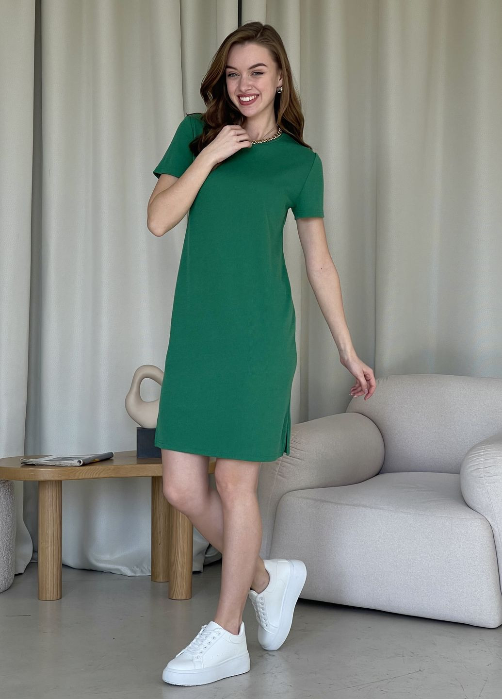 Зеленое повседневный платье-футболка до колена в рубчик черное 700000141 оверсайз, платье-футболка Merlini однотонное