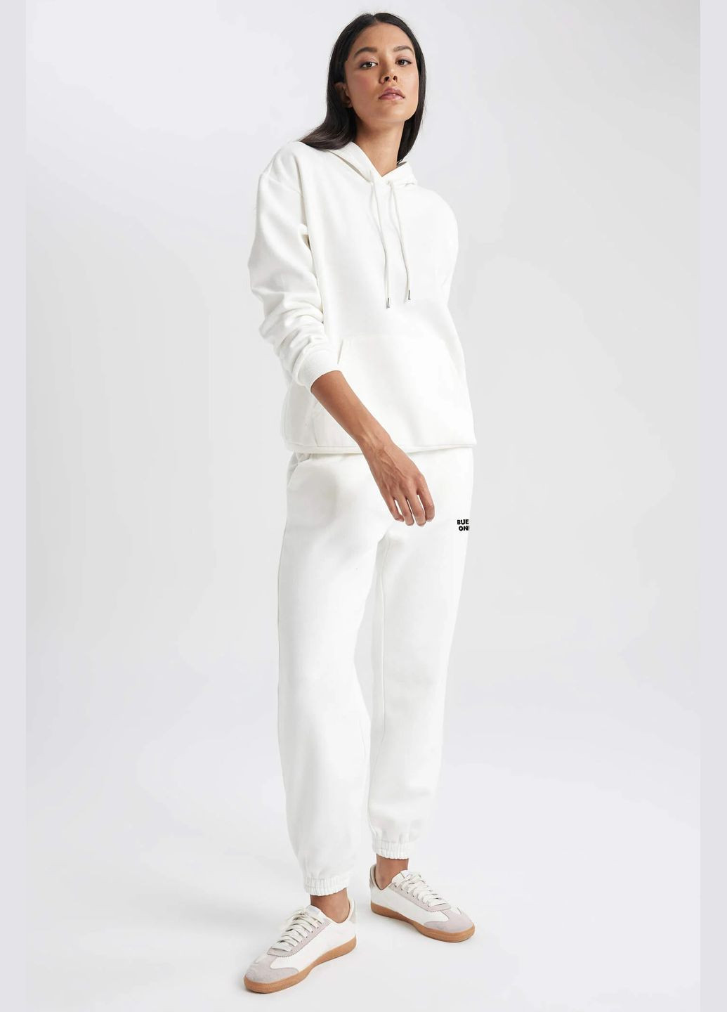 Спортивные штаны женские белого цвета Let's Shop (292548902)
