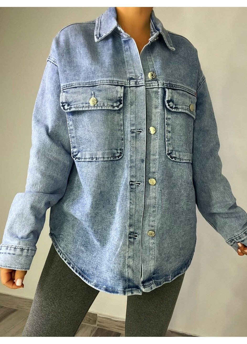 Сорочка жіноча 2029 джинсова оверсайз широка накладені кишені блакитна Dicesil (324019770)