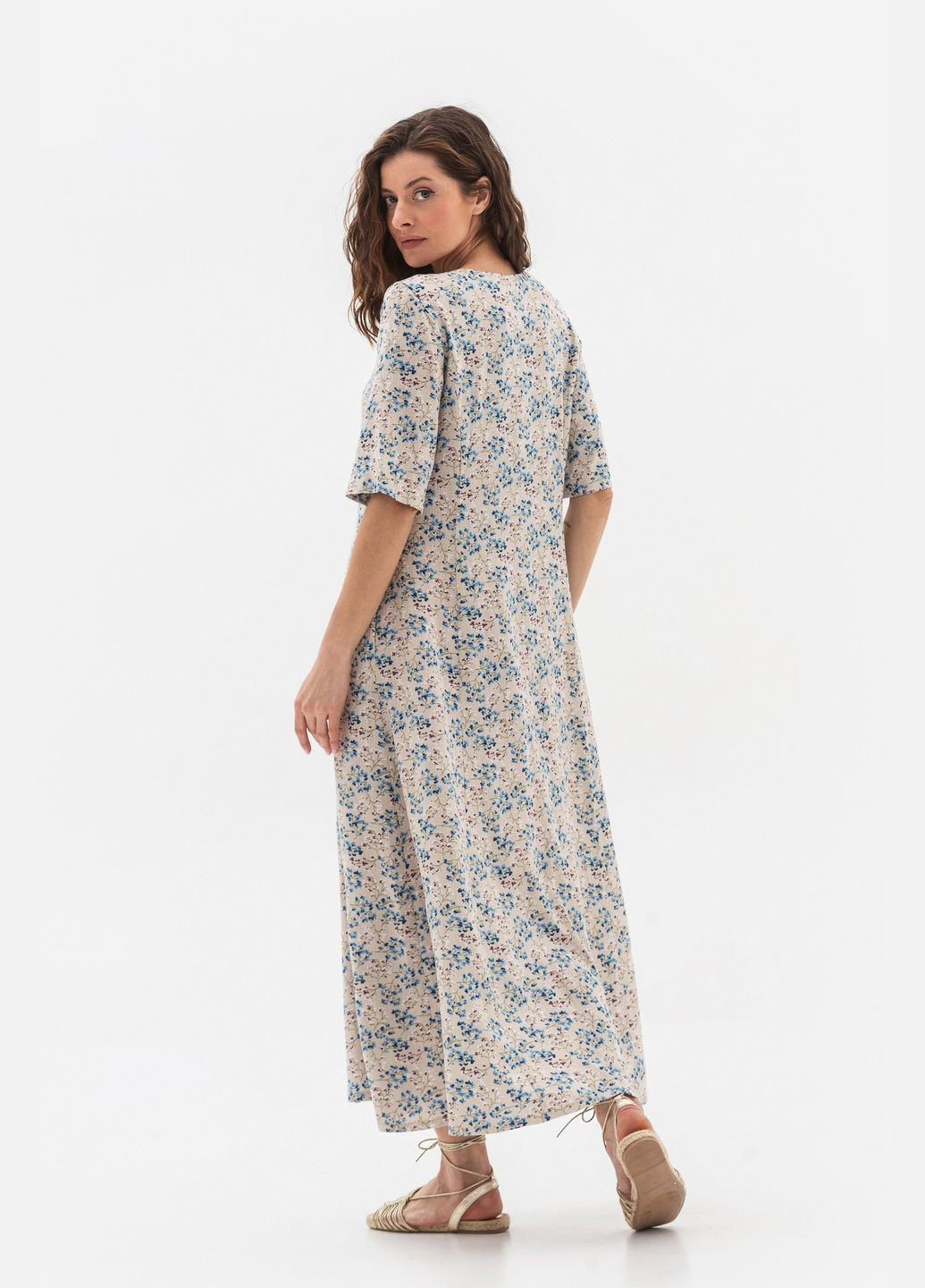 Молочное деловое платье Lesia однотонное