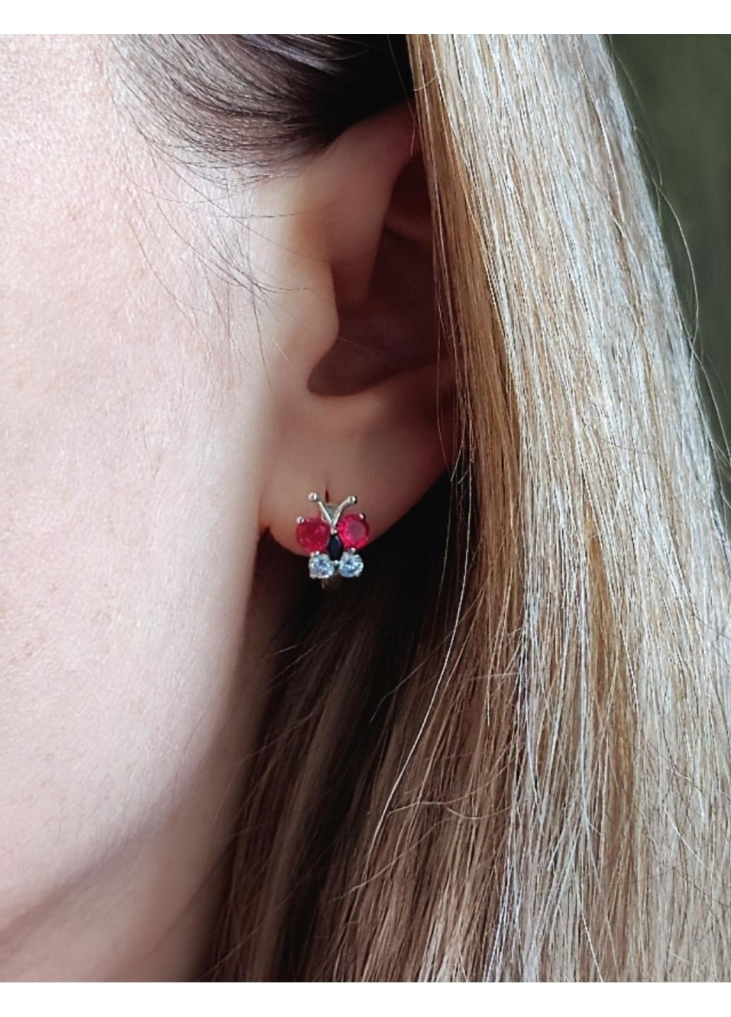 Серебряные серьги Бабочки с малиновыми камушками детские серебро 925 пробы No Brand (367089318)