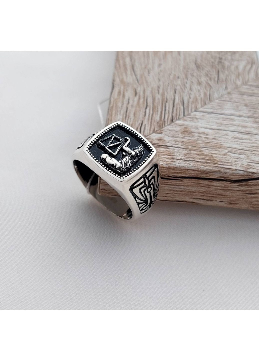 Печать серебряная мужская квадрат с черной эмалью знак зодиака Весы 520-3веса, размер No Brand (358501313)