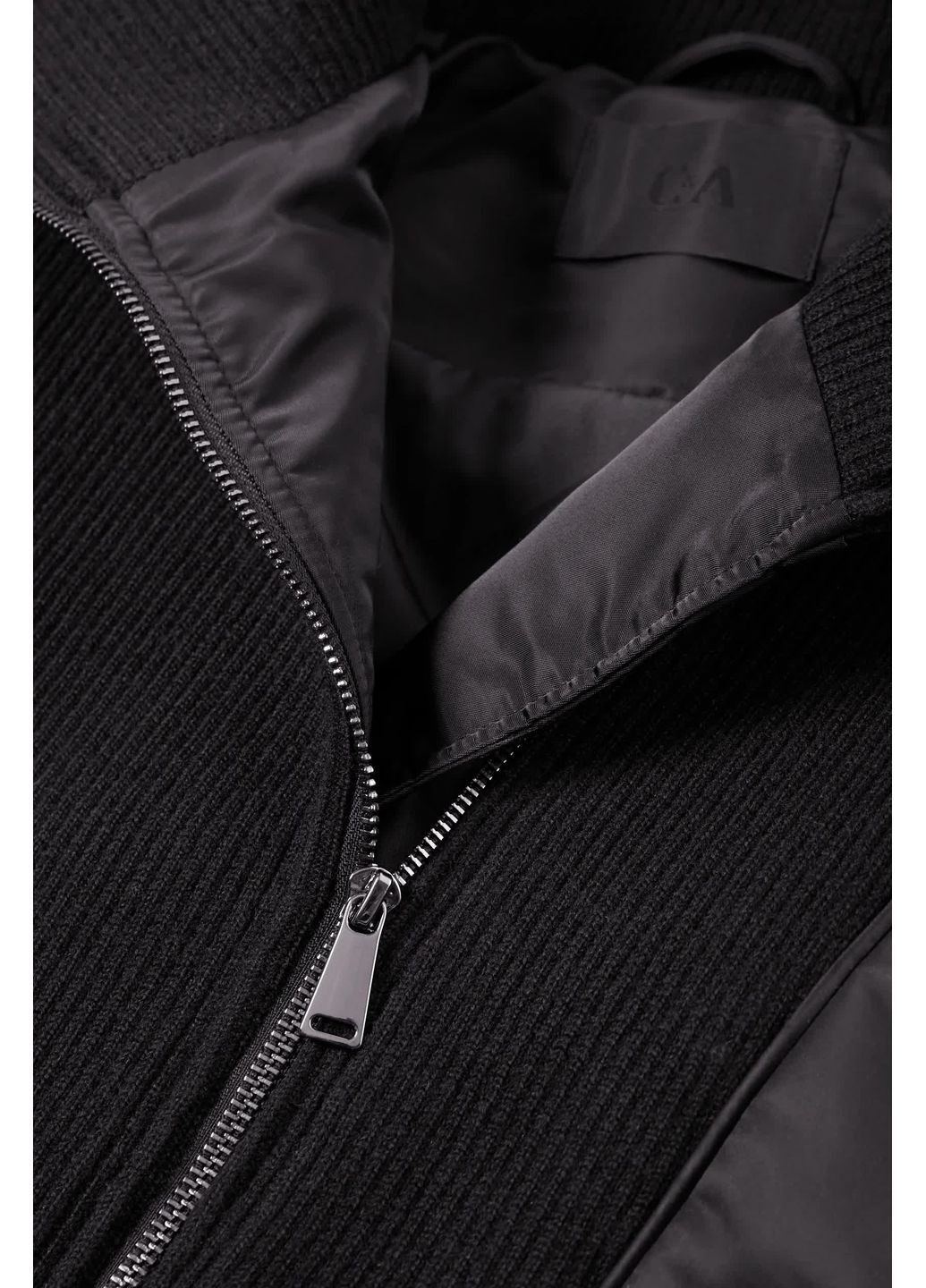 Чорна демісезонна куртка C&A