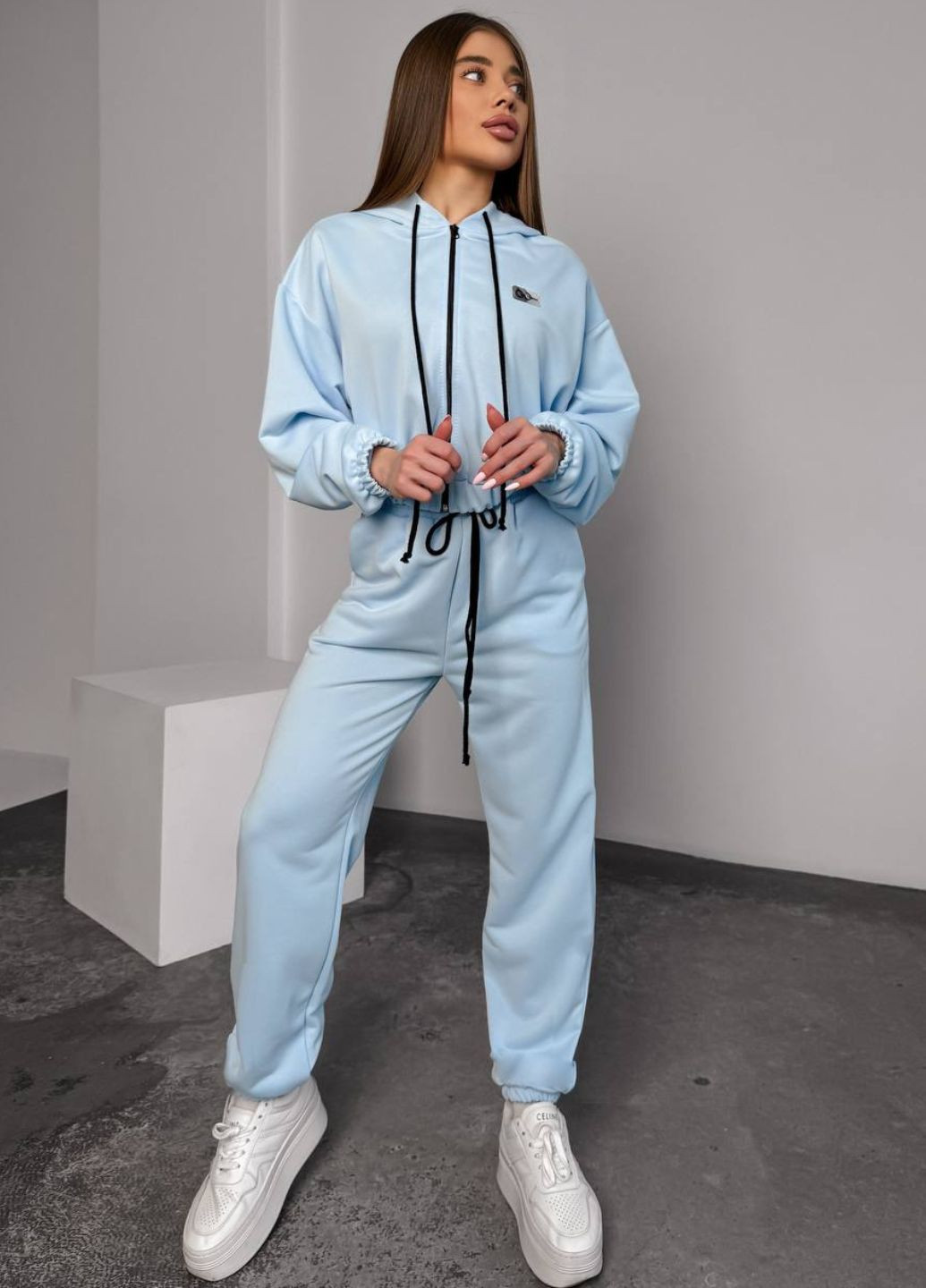 Базовый повседневный костюм двойка: укороченные худые на молнии с капюшоном + джоггеры высокой посадки Україна (328392576)