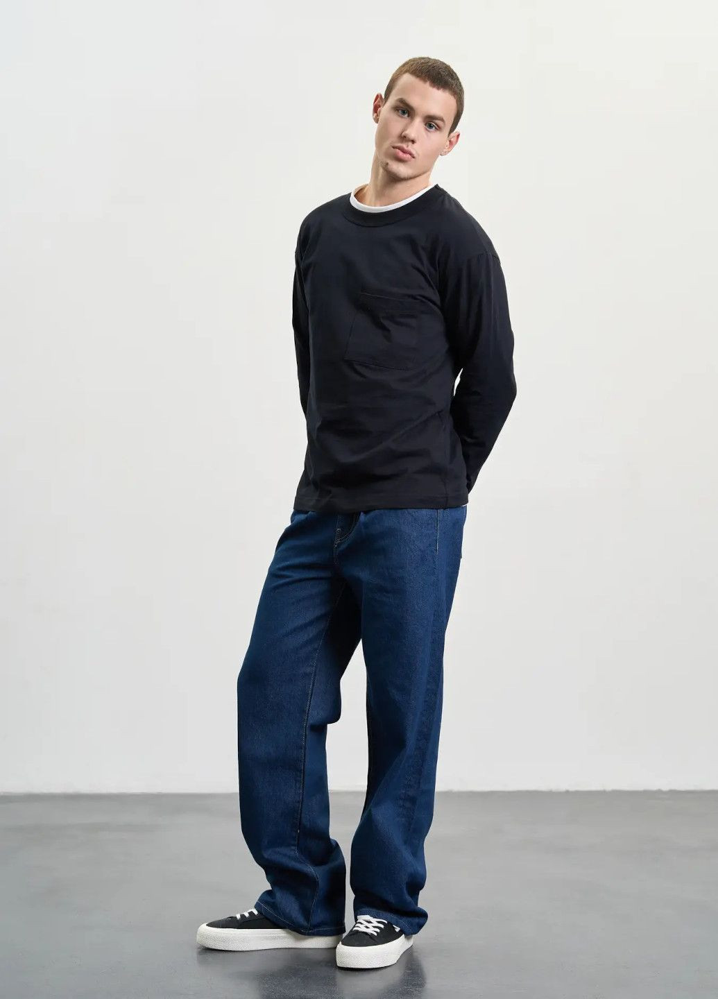 Лонгслів чоловічий з кишенею Роза однотонний чорний кежуали бавовна