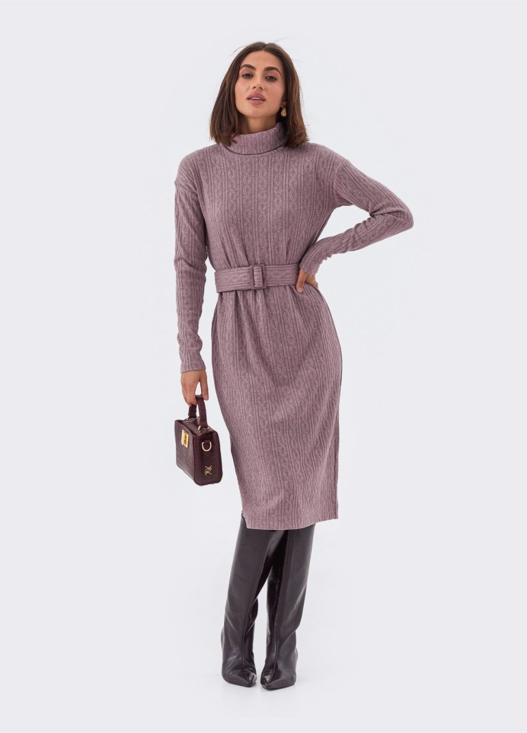 Пудровое кэжуал платье-гольф пудрового цвета с поясом Dressa однотонное