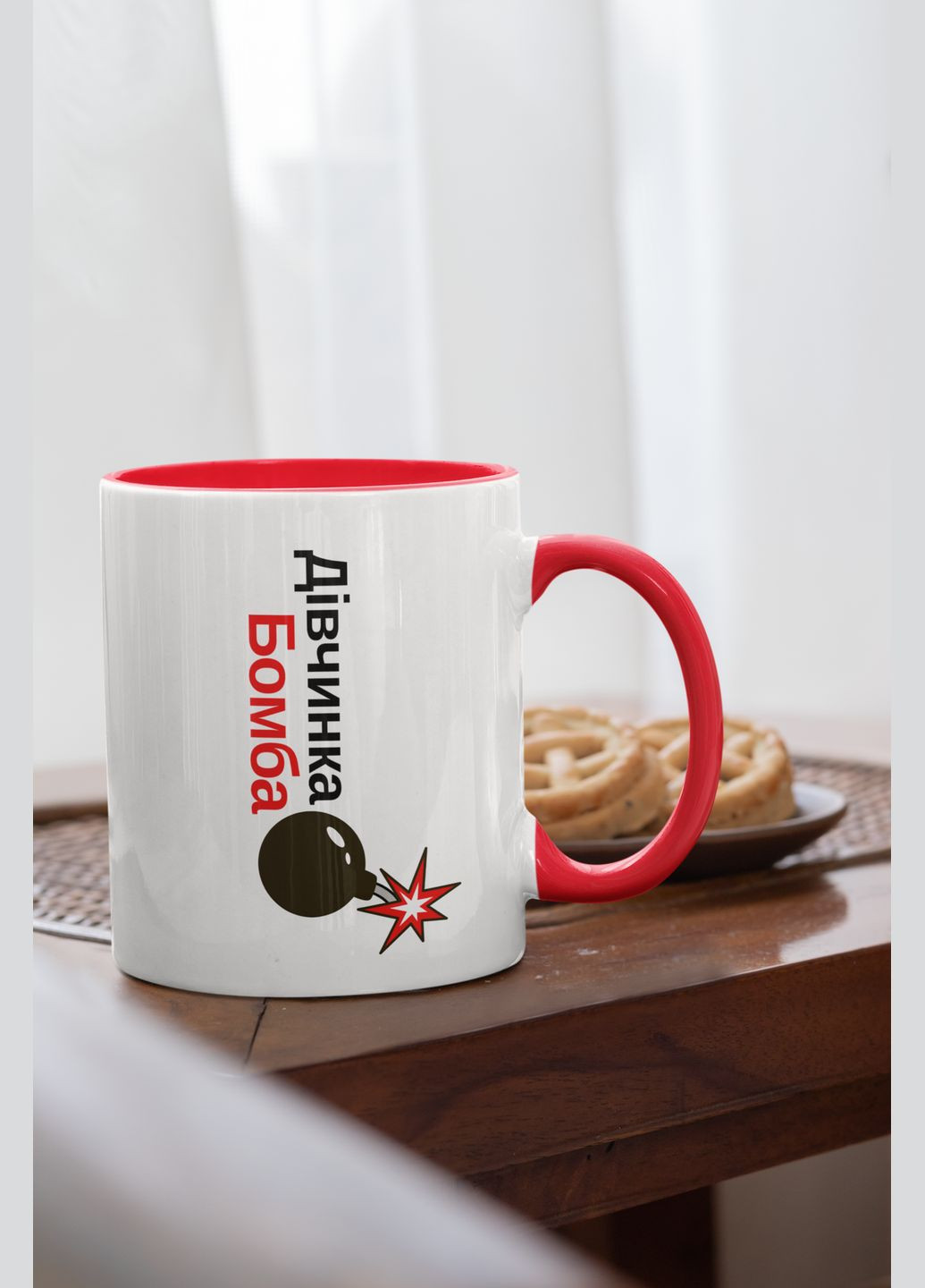 Чашка керамическая с принтом "Девочка Бомба" 330 мл, белая с красной ручкой No Brand (324262721)