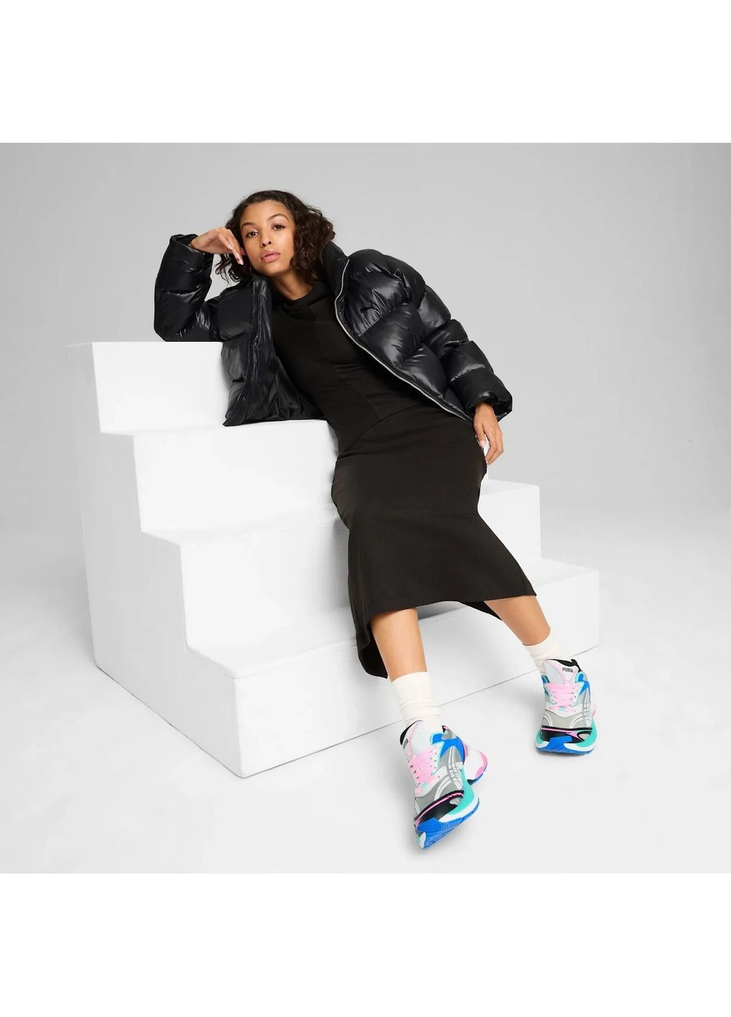 Чорна пуховик жіночий shiny puffer black 626514-01 Puma