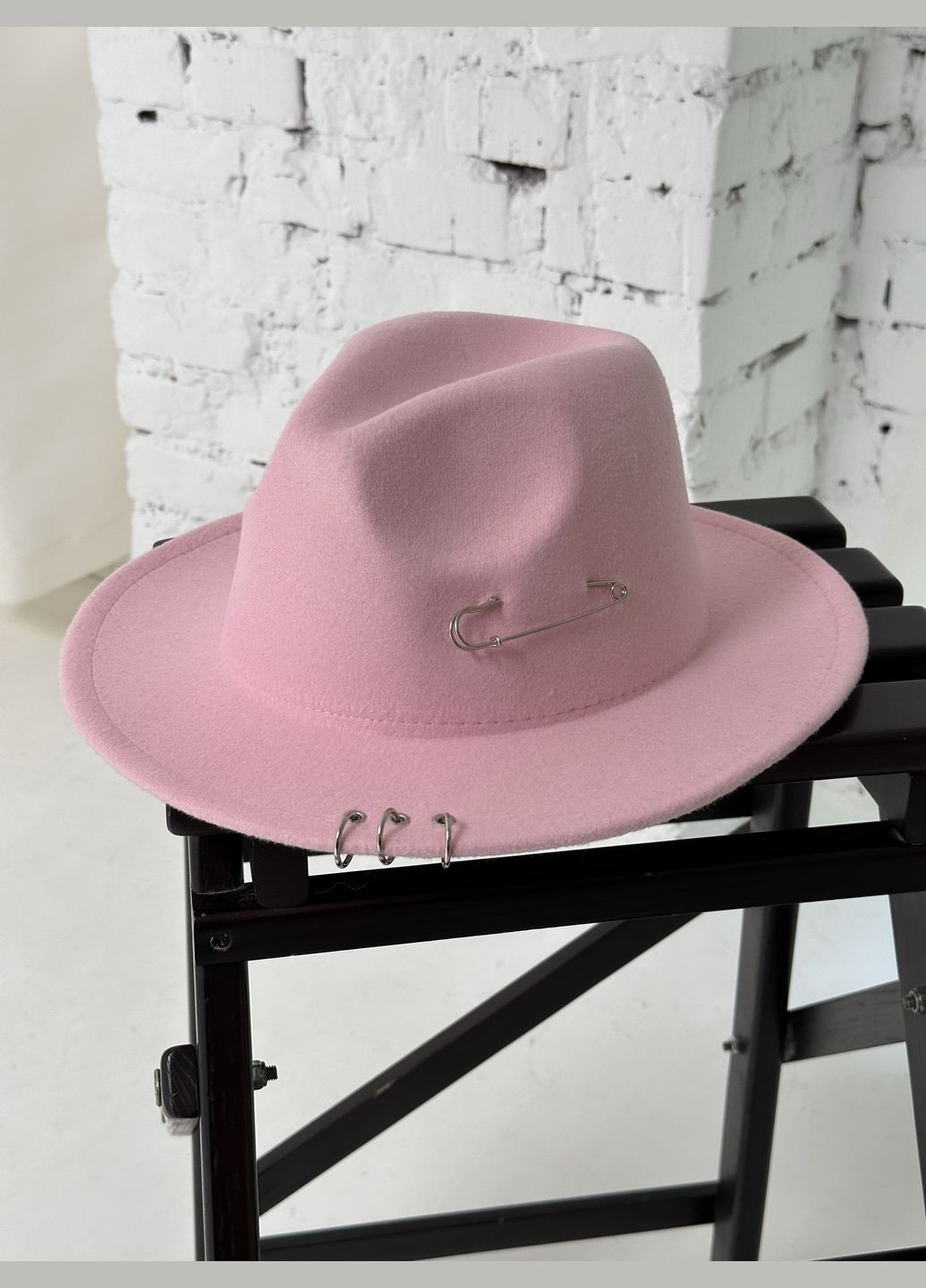 Капелюх Федора з кільцями і шпилькою унісекс рожевий No Brand (285766651)