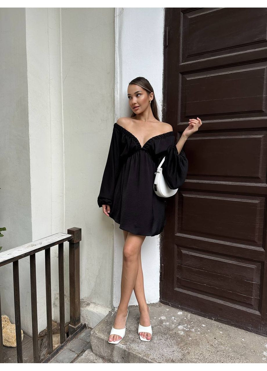 Чорна кежуал жіноча міні-сукня з глибоким вирізом Україна однотонна