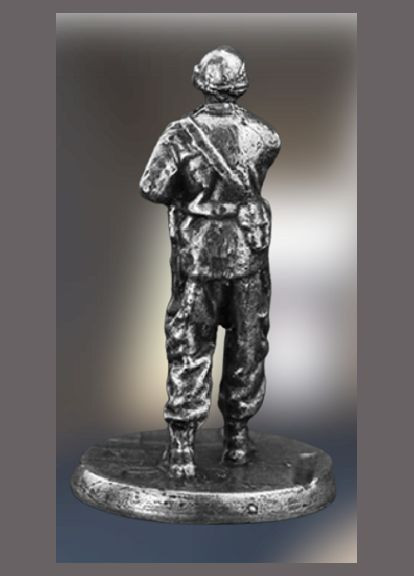 Миниатюрная настольная фигурка в виде солдата с оружием No Brand (292260627)