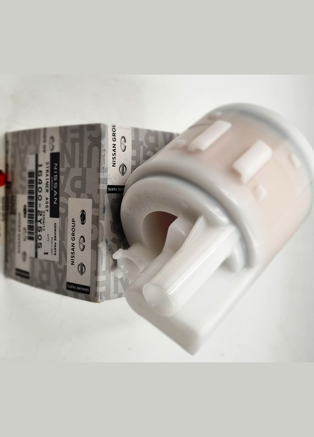 Оригінальний паливний фільтр Ніссан 16400-2Y505 Ікс-Треіл Nissan (345738811)