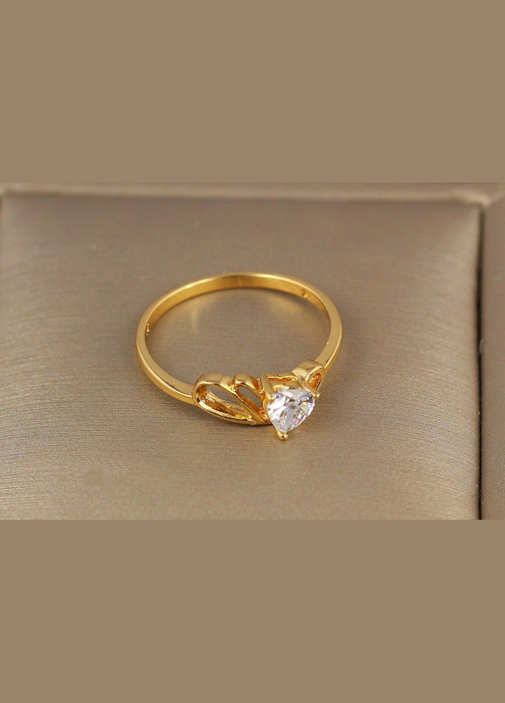 Кільце тонке з трикутним камінчиком р золотисте Xuping Jewelry (317405035)