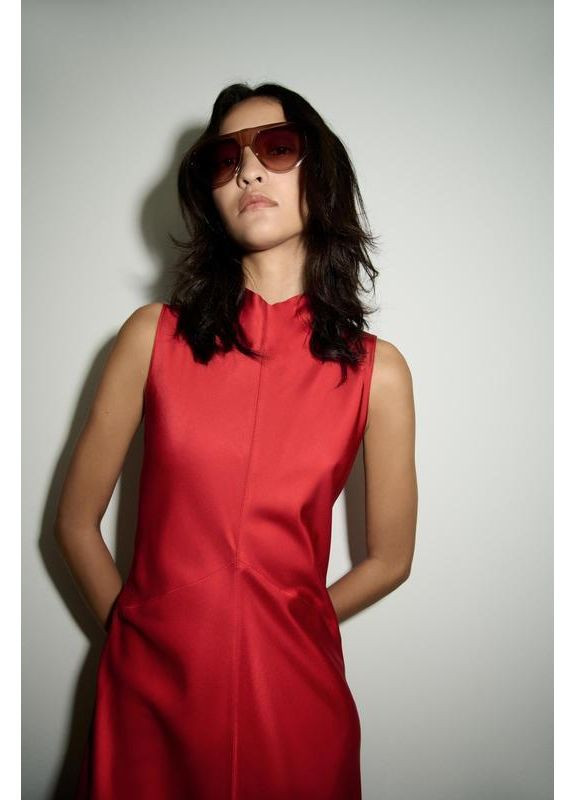 Чорна атласна сукня міді Zara