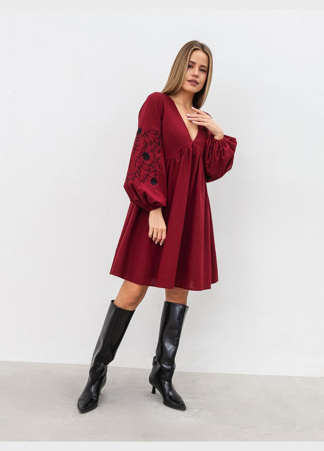 Бордова сукня з вишивкою Romashka з малюнком