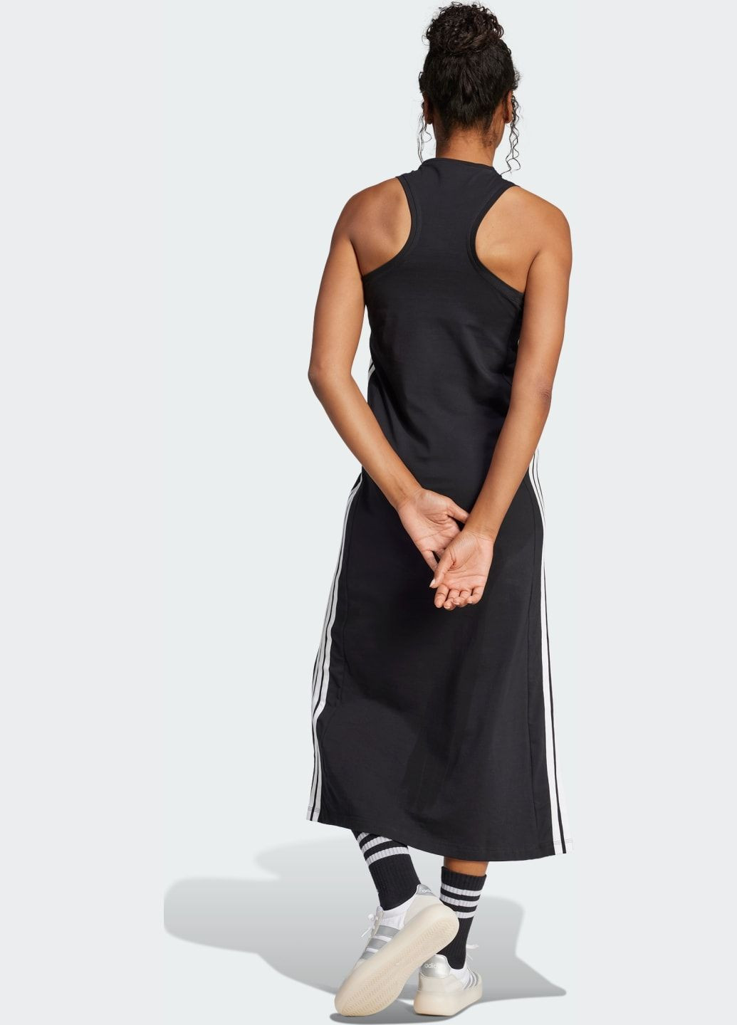 Чорна спортивна сукня essentials 3-stripes long racerback adidas з логотипом