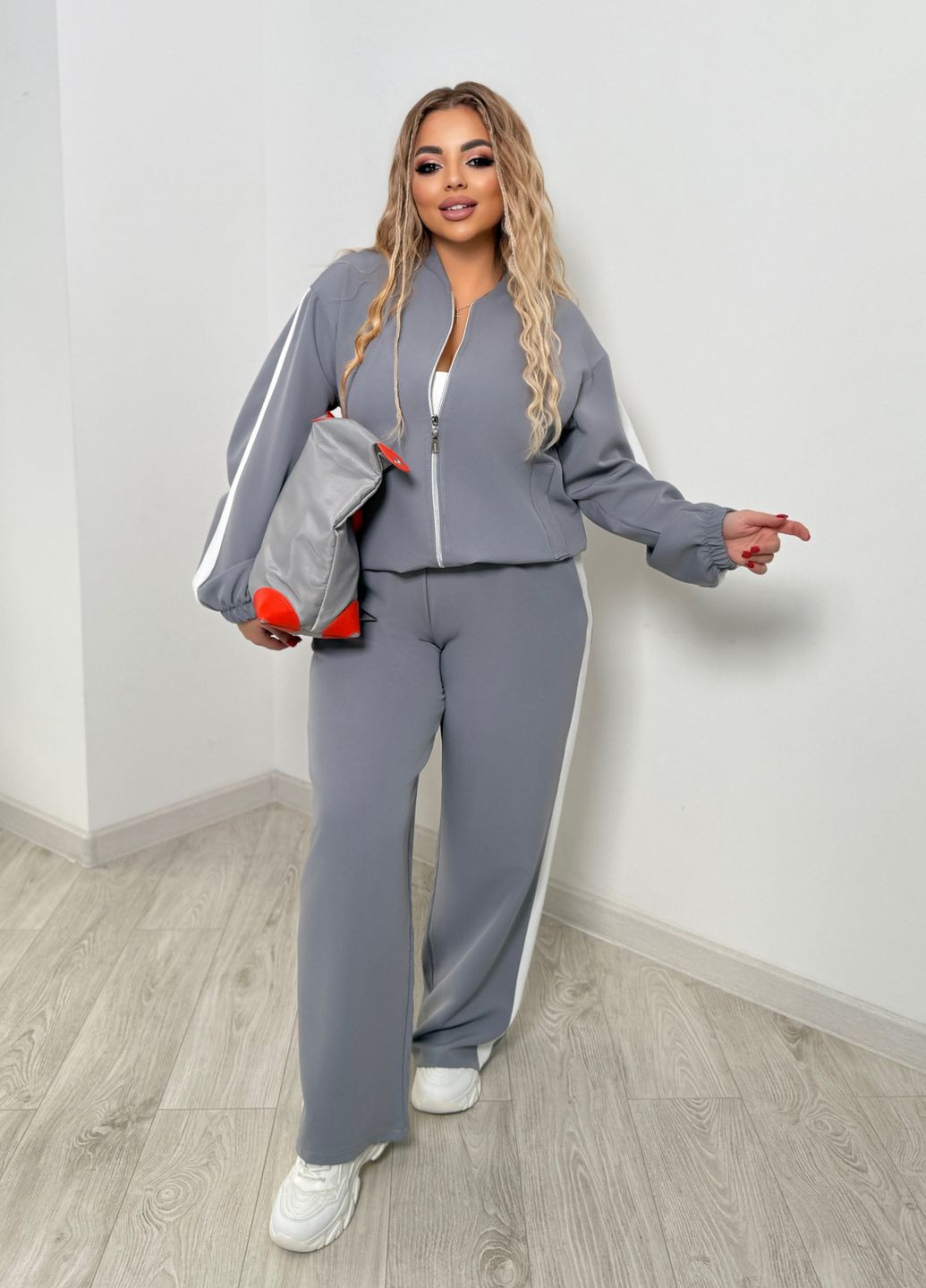 Прогулочный свободный женский костюм спортивного стиля с лампасами Modena (322841410)