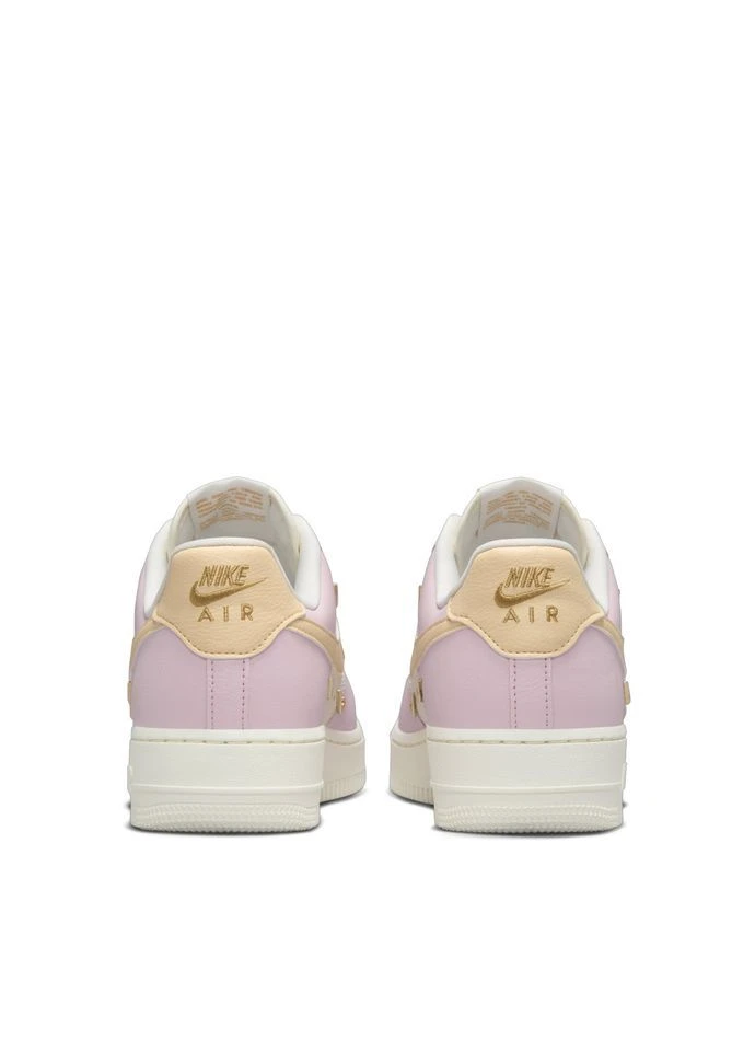 Кросівки WMNS AIR FORCE 1 07 Nike світло-рожеві демісезони (389706927)
