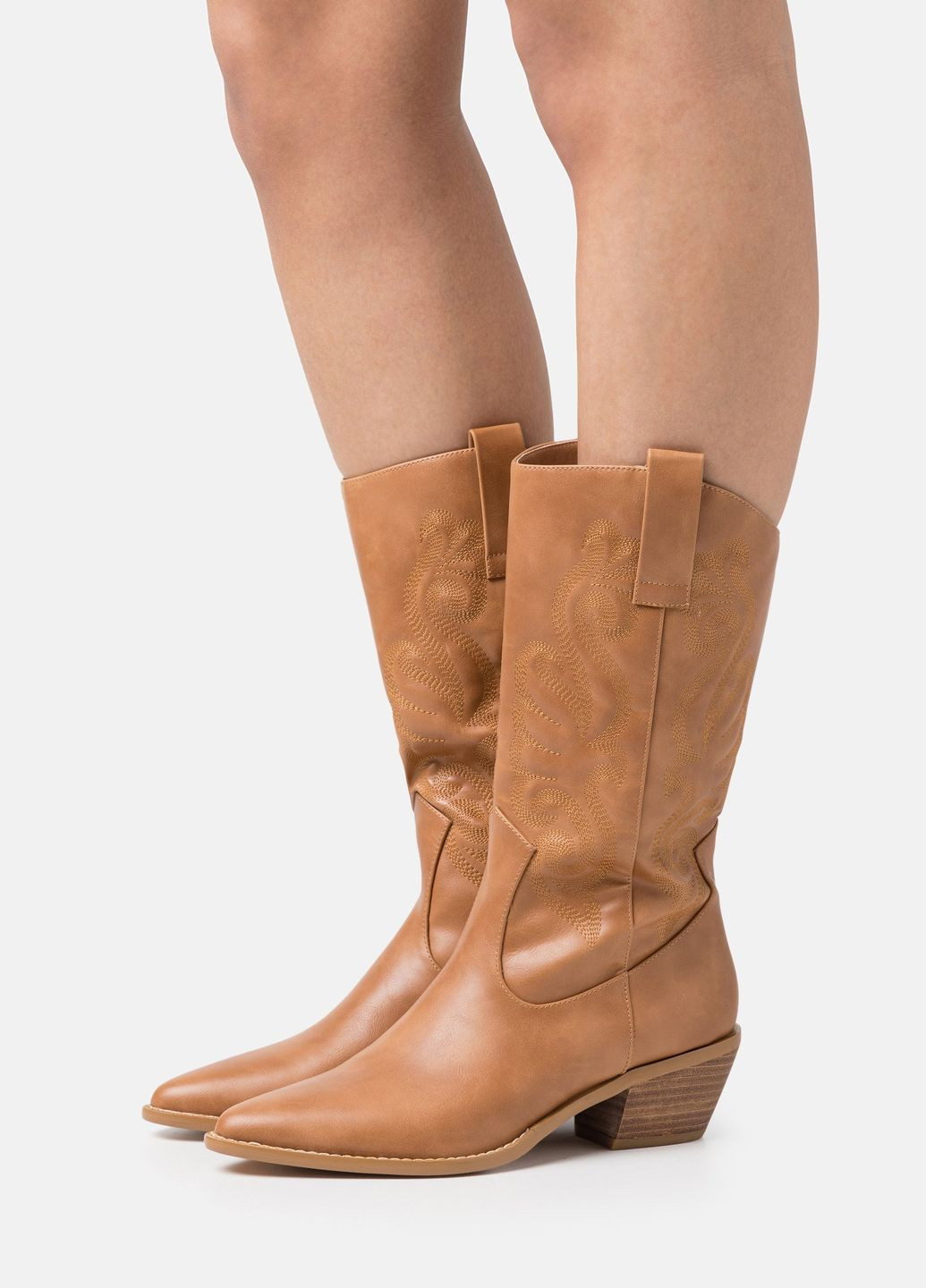 Осенние женские сапоги казаки Anna Field