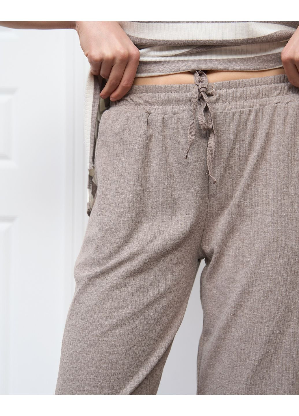 Бежева жіночий комплект з капрі Nicoletta